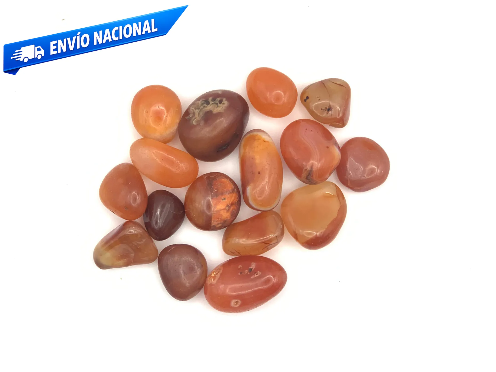 Cornalina piedra preciosa natural en tonos anaranjados y rojizos, utilizada tradicionalmente en la medicina hildegardiana y apreciada por su belleza y simbolismo de vitalidad.