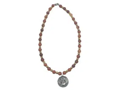 Collar de sardónice natural de 8 mm inspirado en Santa Hildegarda, con beneficios espirituales y de sanación.