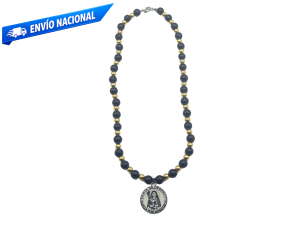Collar de Ónice elaborado con piedra natural negra pulida, símbolo tradicional de fortaleza, equilibrio emocional y protección según la tradición hildegardiana.