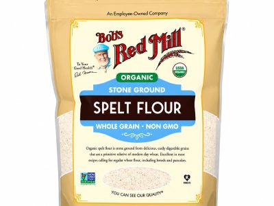 Harina de espelta integral orgánica de Bob’s Red Mill, molida a piedra, rica en fibra y nutrientes, ideal para pan y repostería saludable.